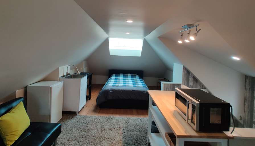 Carlos's room