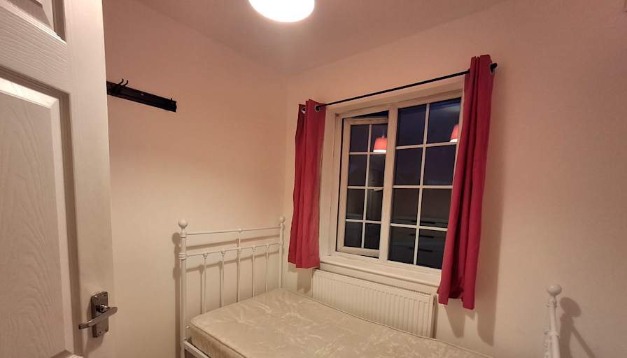 Raquel's room