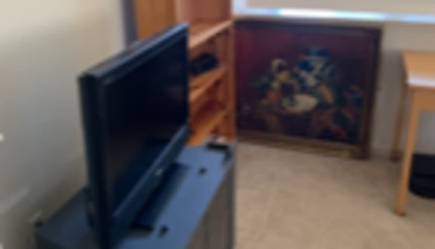 Mahdokht's room
