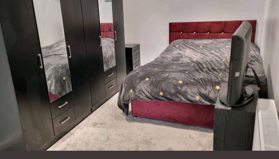 ALI CHOWDHURY's room