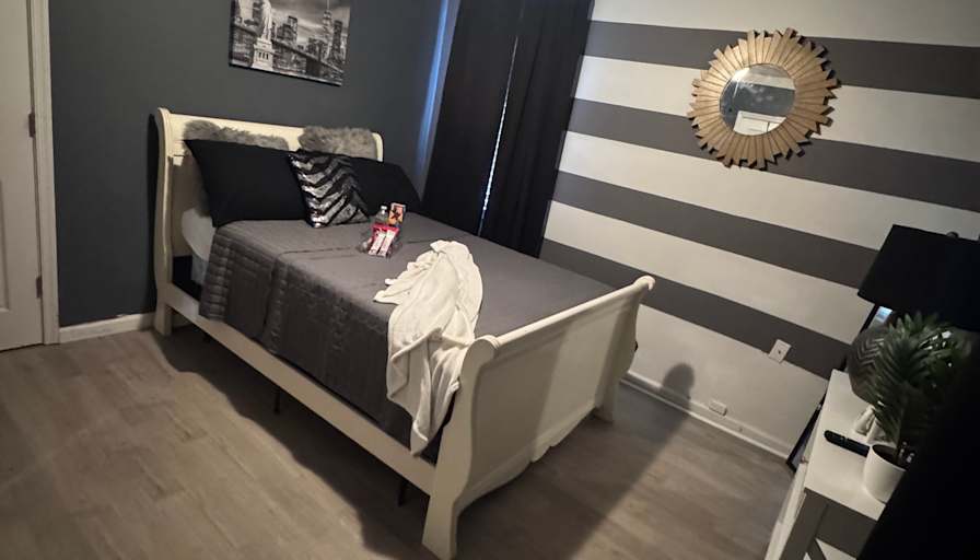 Roshaunda Mcqueen's room