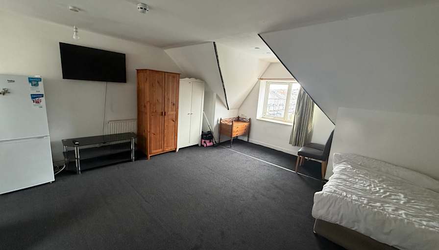M hassan's room