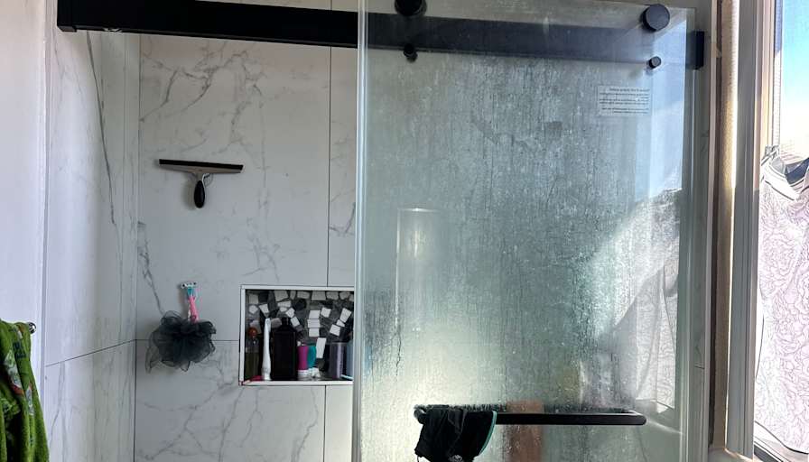 Niza Salinas's room
