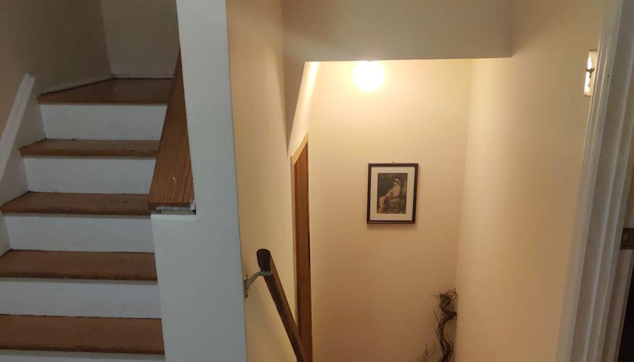 Dragos's room