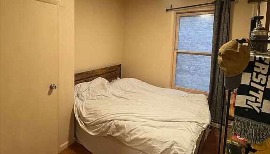 Spacious and bright Two-bedroom One-bath apartment's room