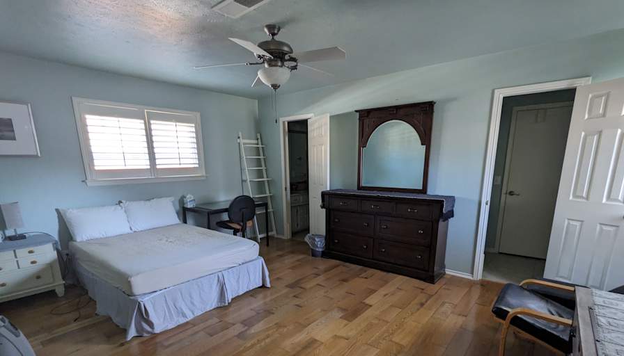 Iny's room