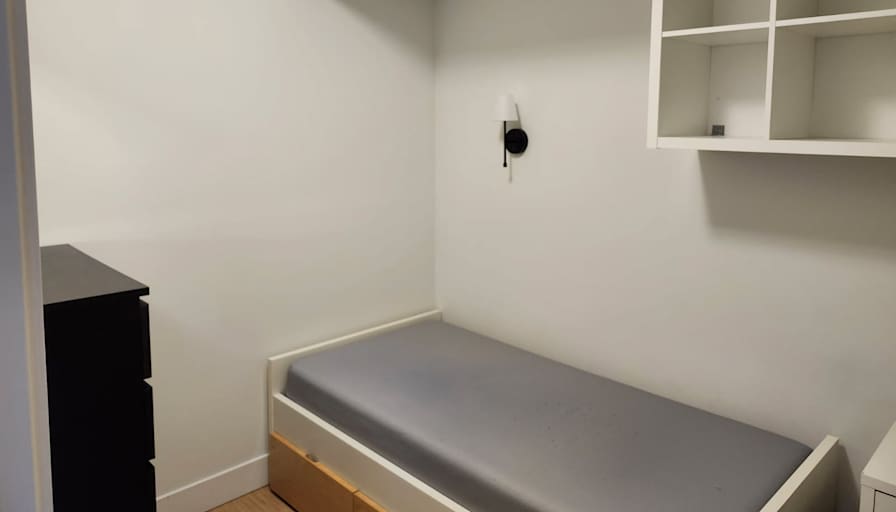 South Surrey - Grandview Heights's room