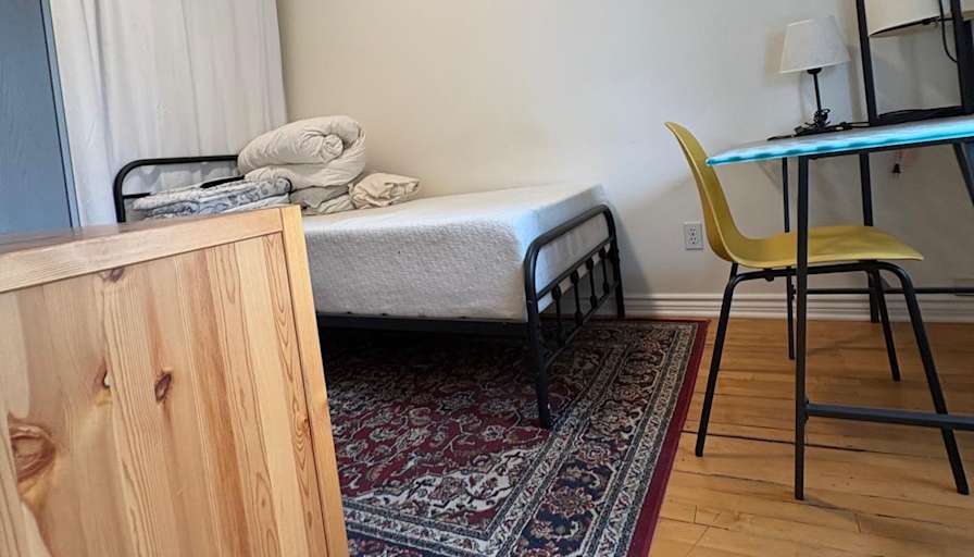 Craig YOW's room