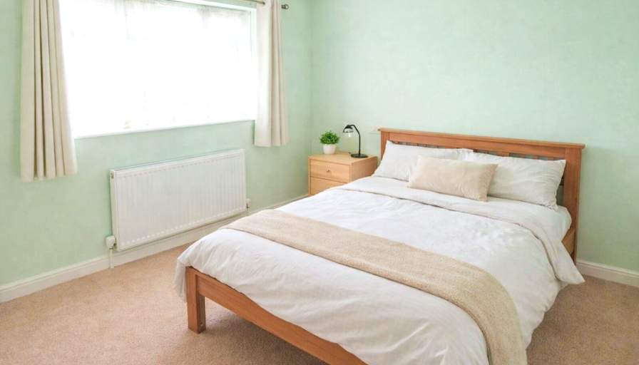 F's room