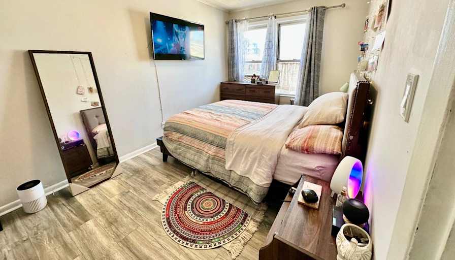 Francisco's room
