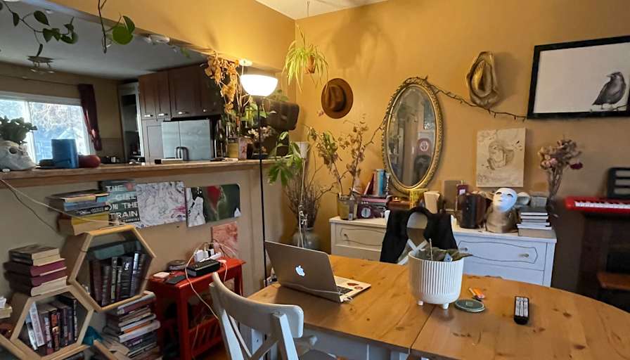 J Francisco Rivera's room