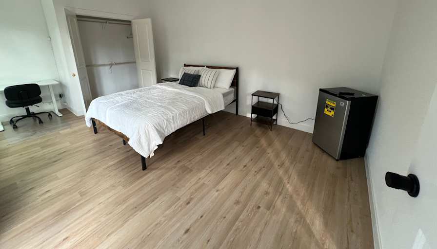 Eduardo's room