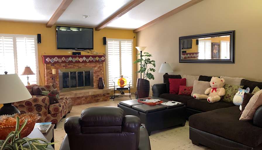 Luis's room