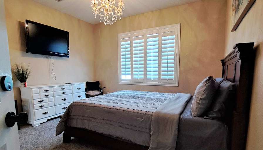 Deelawn's room