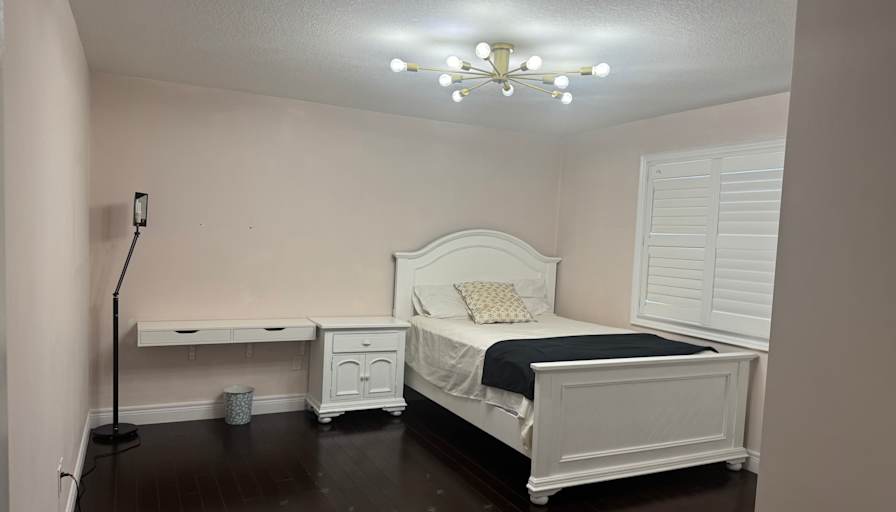 Hira's room