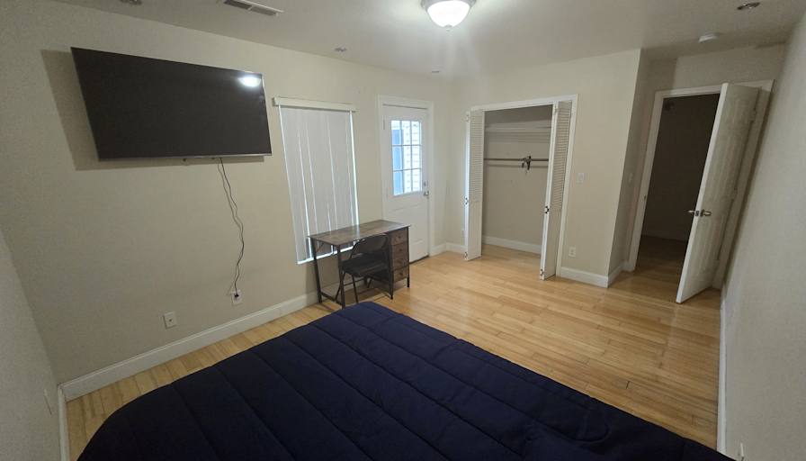 Luis's room