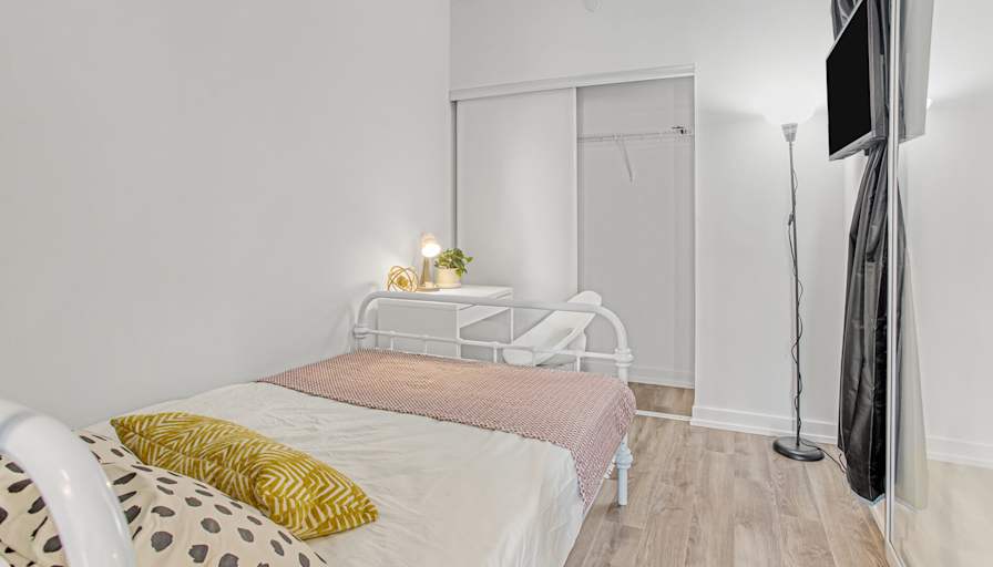 Deniz's room