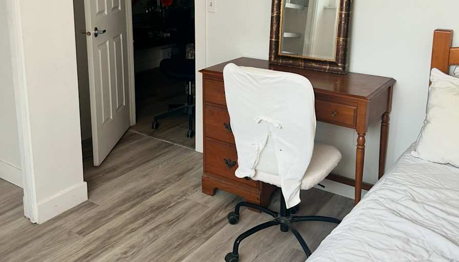 Katy Saunders's room