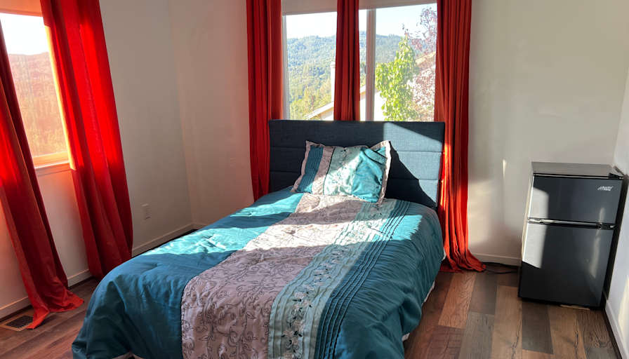 JEANETTE's room