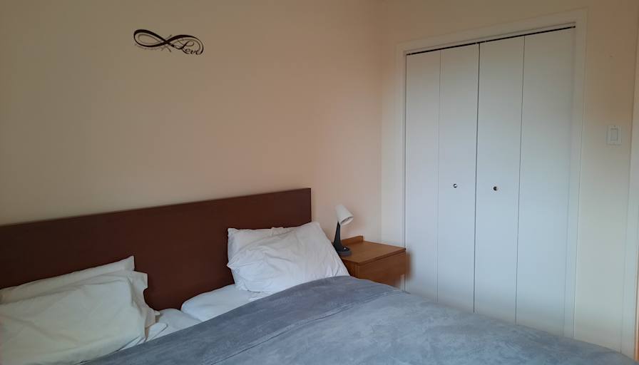 carlos's room