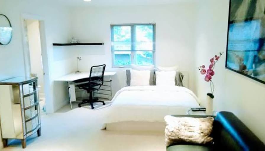 Modern Furnished Bedroom for rent's room