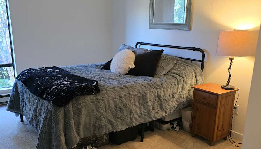 Jenn O's room