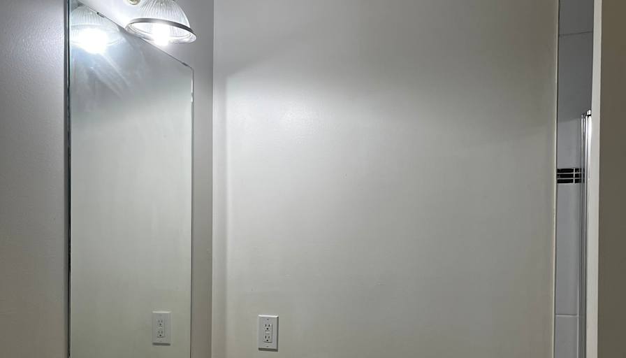 Henry Nguyen's room
