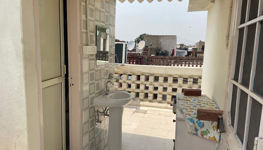 Anil Gupta's room