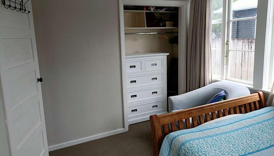 LYNDA's room