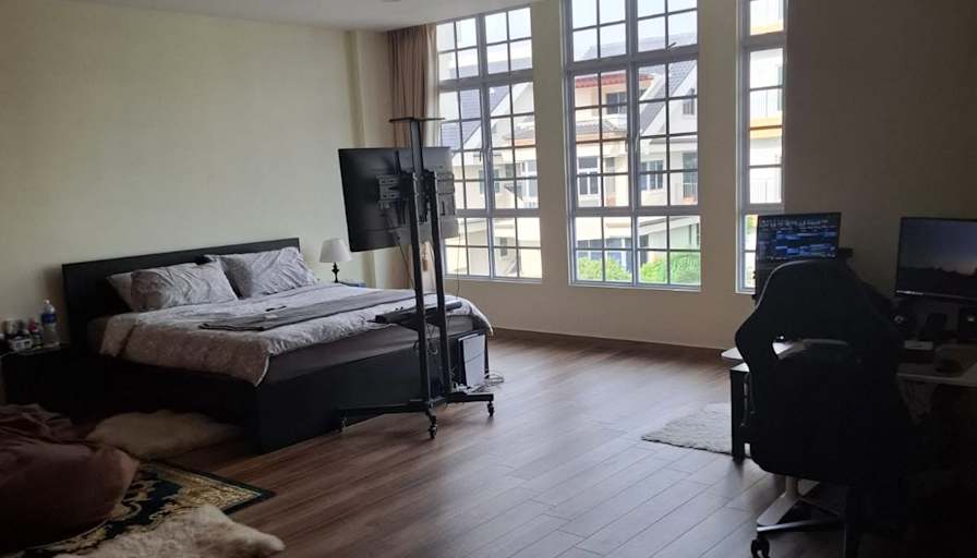 Alexis's room