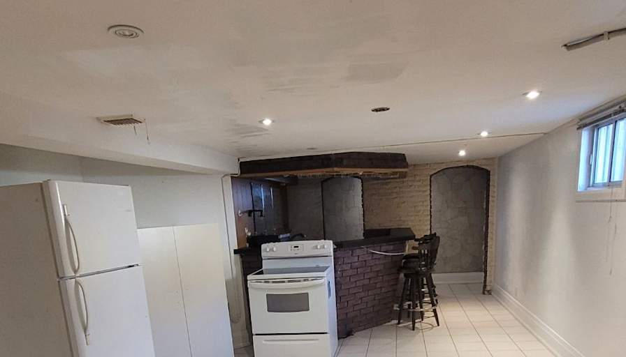 Hamidreza Khederzadeh's room