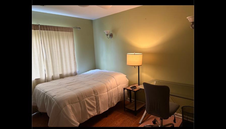 Fully Furnished's room
