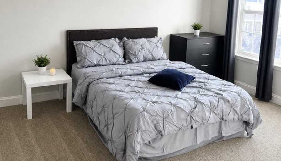 Rooms in townhouse to rent's room