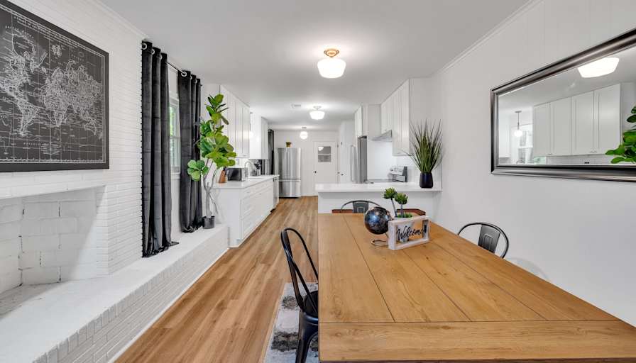 lifedoorrentals's room