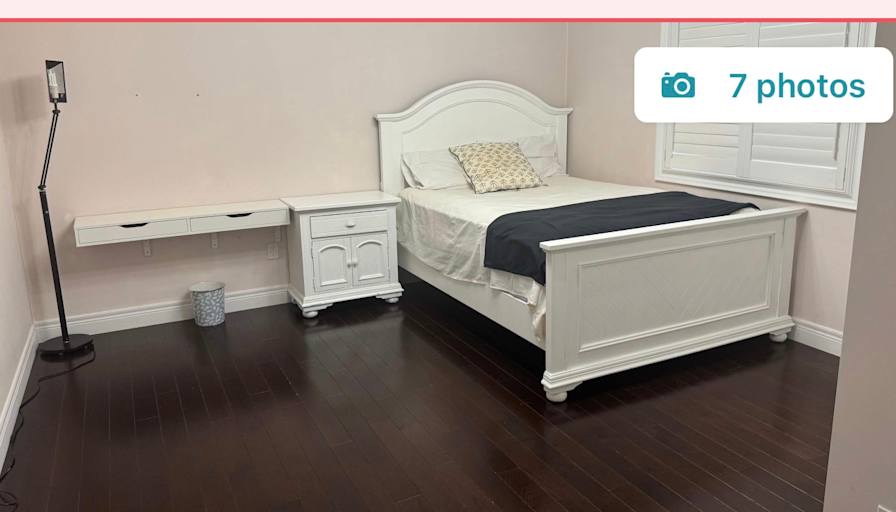 Hira's room