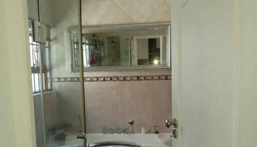 Dominique Menezes's room