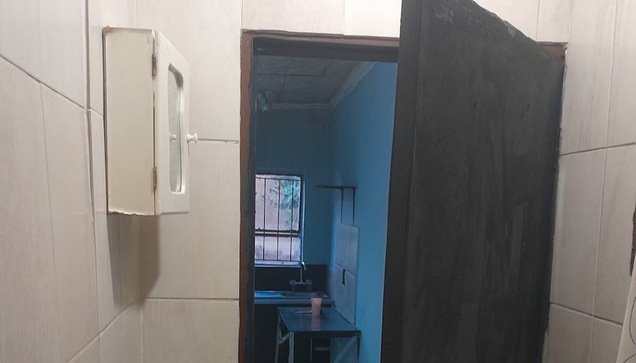 Ishola's room