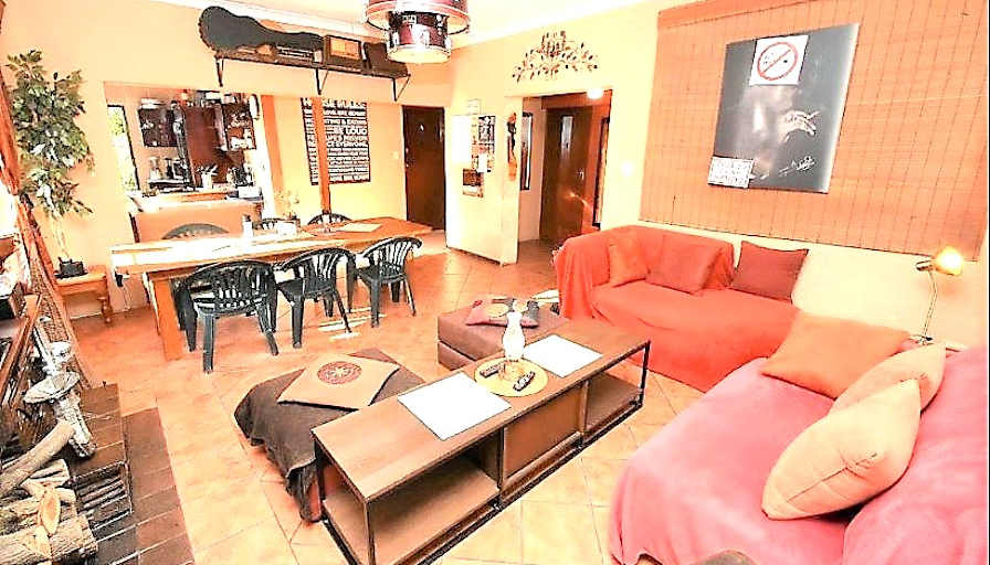 Jos Michele Milne's room