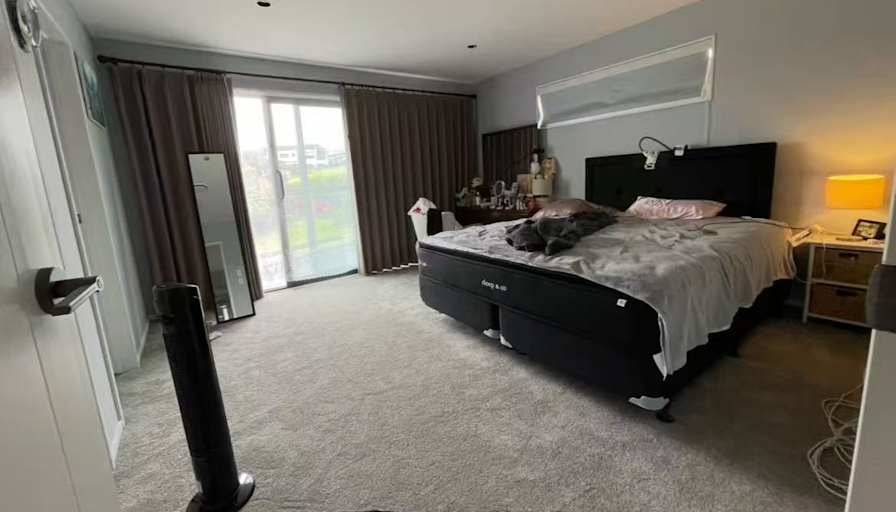 Sean Zha's room