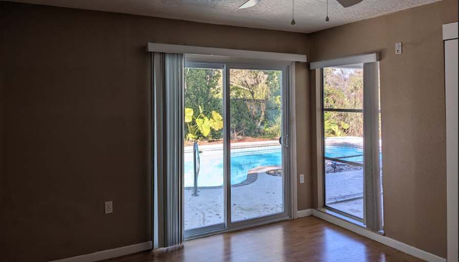 One room available (Utilities included)'s room