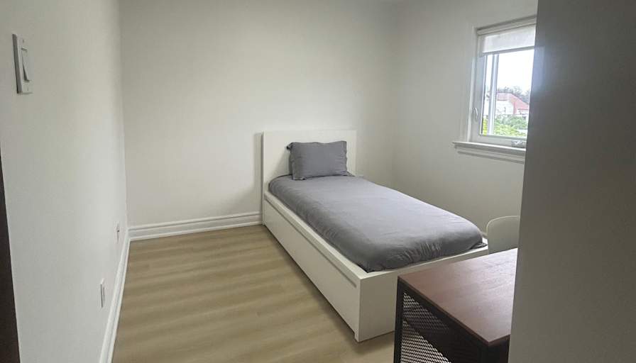 Lee's room