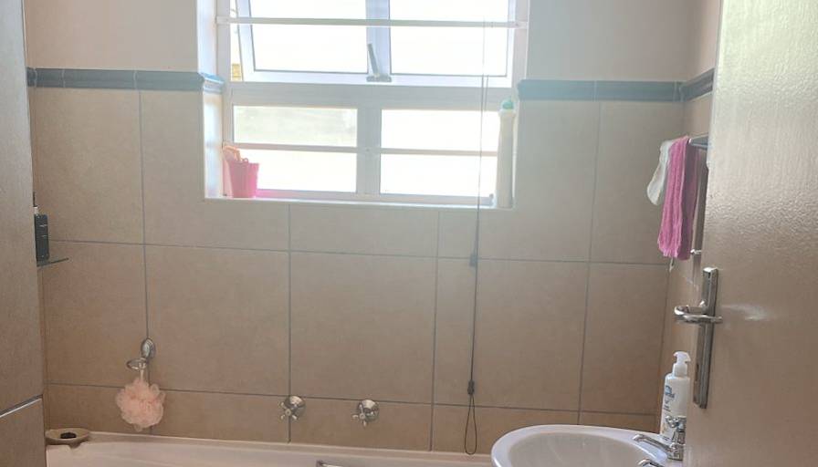 KHANYI's room