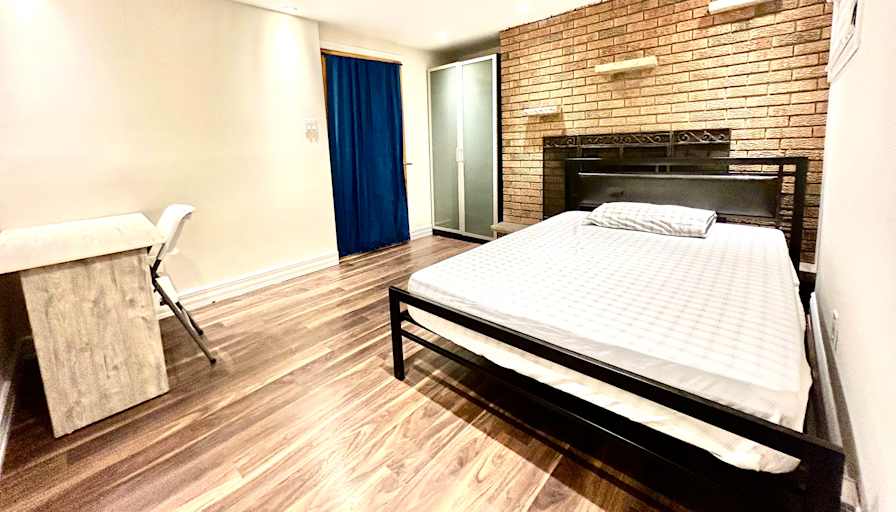 MENZI ISANAN's room