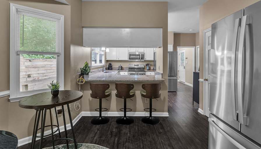 lifedoorrentals's room