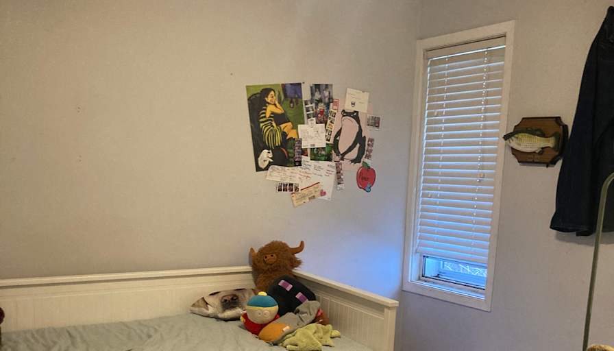 Sidney Mantle's room