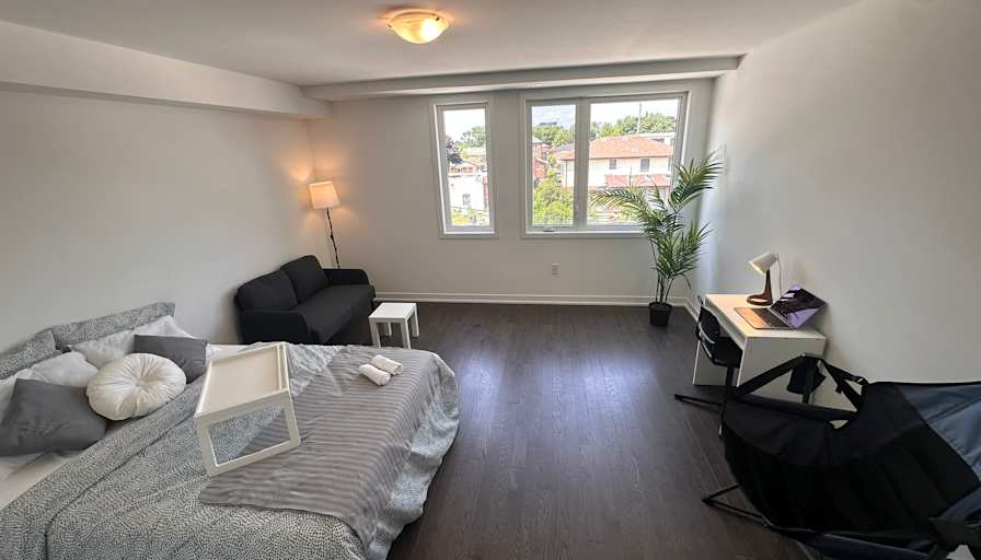 Housingfouryou's room