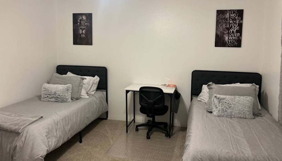 Dee's room