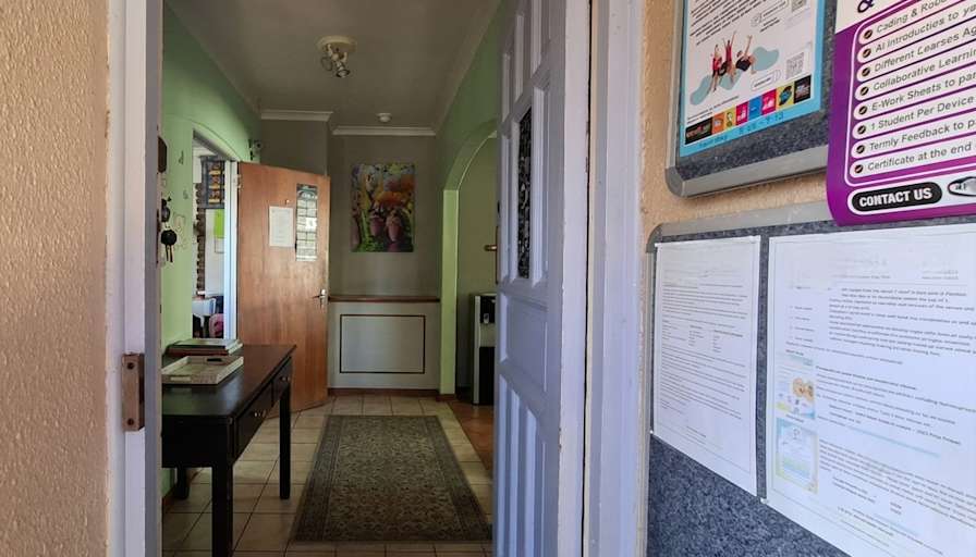 Leadsprop Properties's room