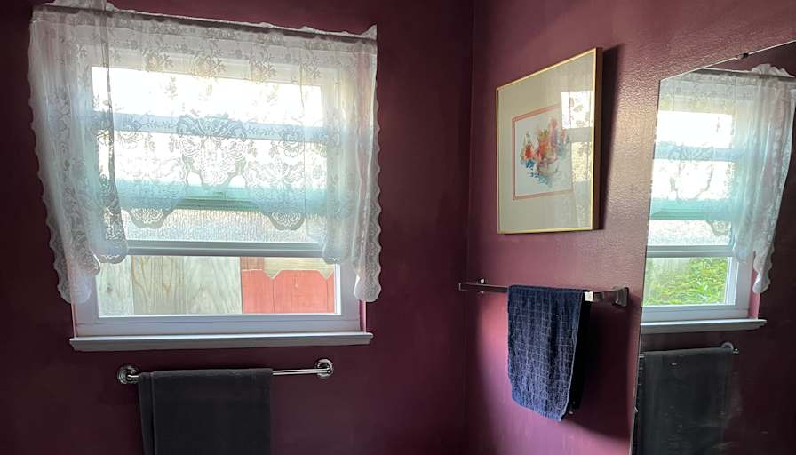 Leslie's room