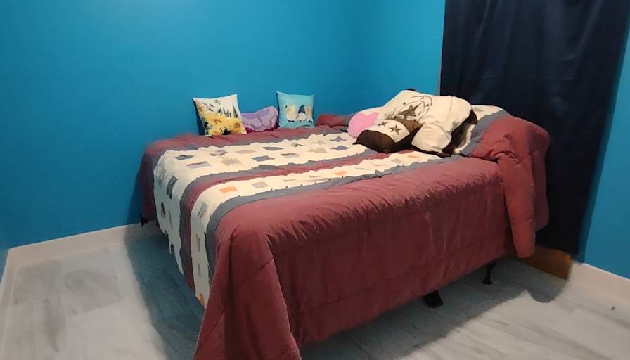 Leslie's room